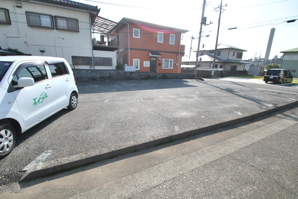 【日立市東町のアパートの駐車場】