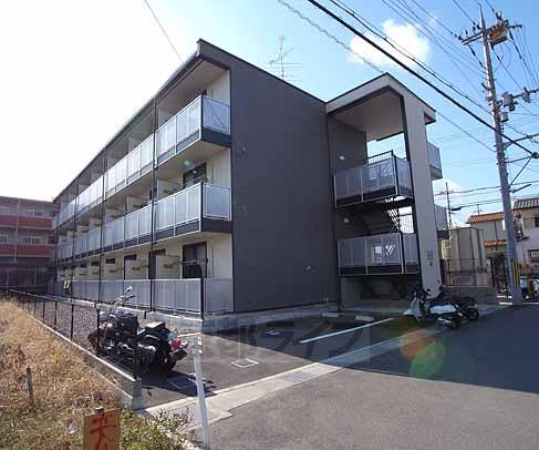 京田辺市草内西垣内のアパートの建物外観