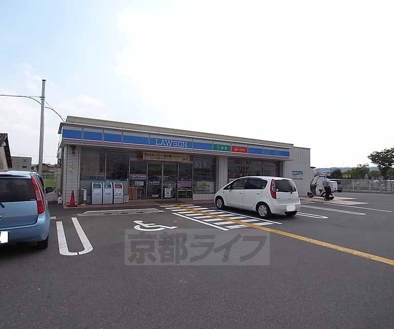 【京田辺市草内西垣内のアパートのコンビニ】