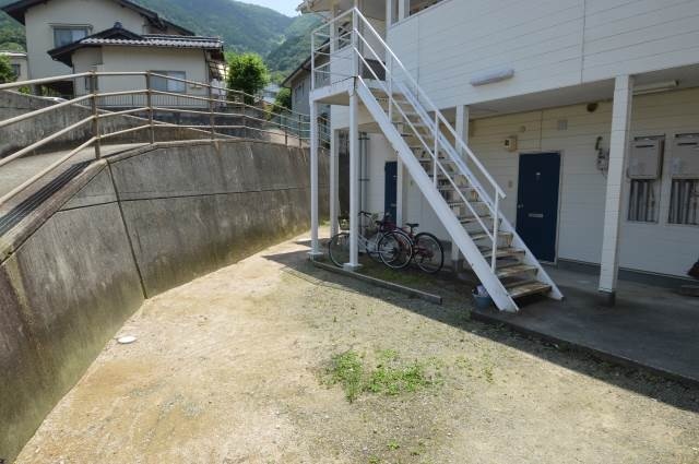 コンビニ　ローソン中野東店（コンビニ）まで558m