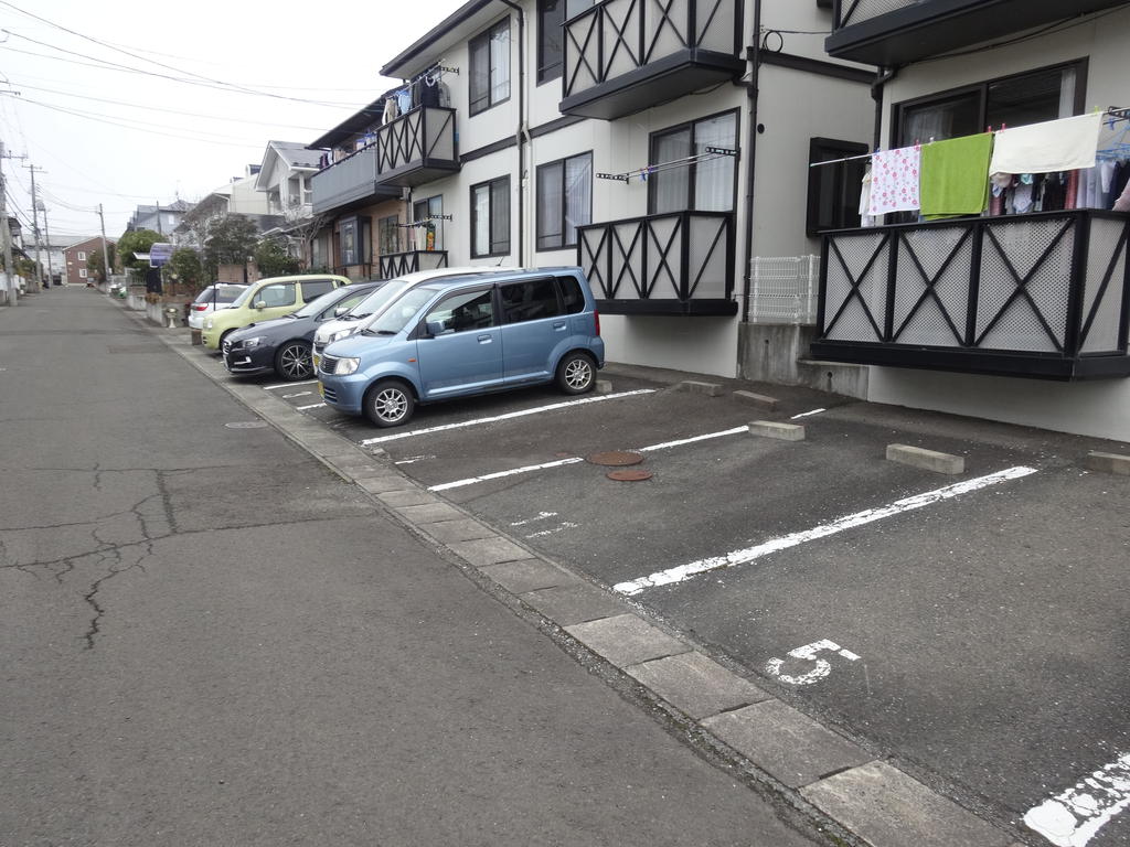 【マロンセブンＡの駐車場】