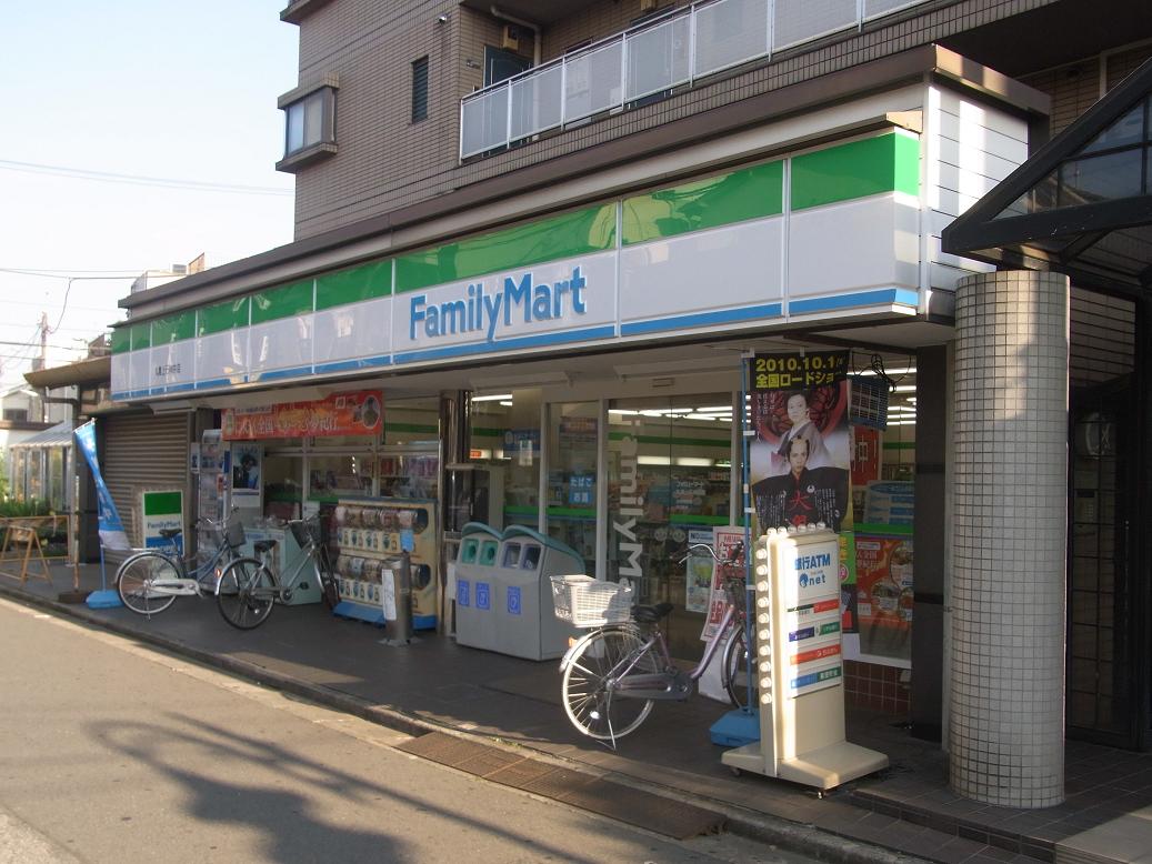 コンビニ　ファミリーマート富士見台駅前店（コンビニ）まで72m