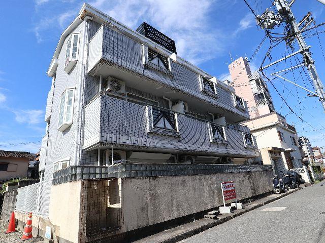 奈良市西大寺本町のマンションの建物外観