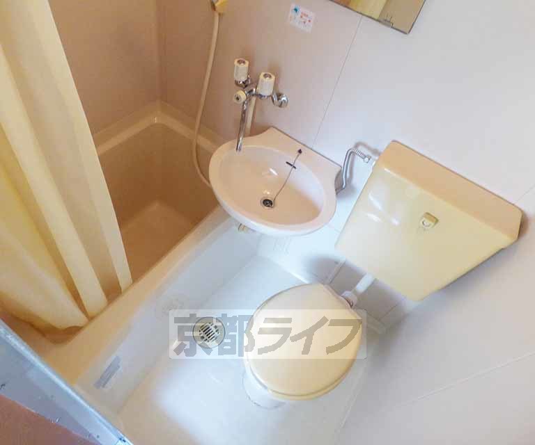 バス・シャワールーム　清潔感あるユニットバス