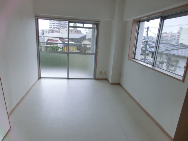 居室・リビング　写真は別号室のものです。