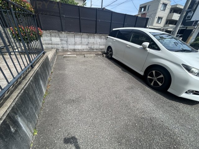 【ピュア河原の駐車場】