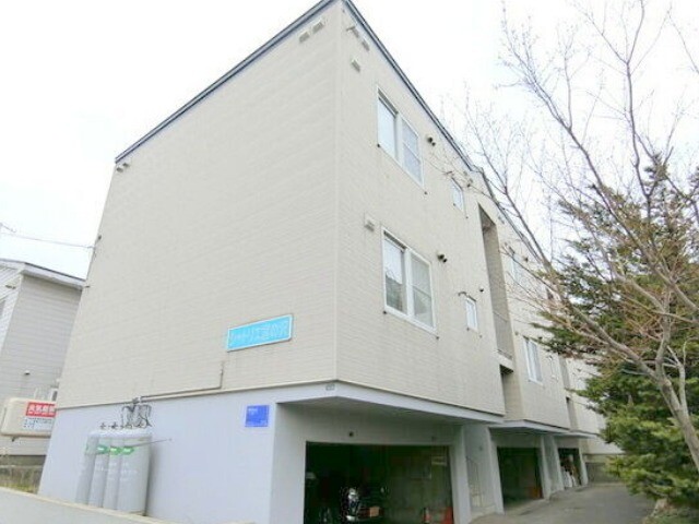 札幌市手稲区西宮の沢四条のアパートの建物外観