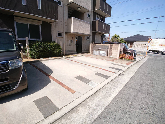 【コージィ・ボナールの駐車場】