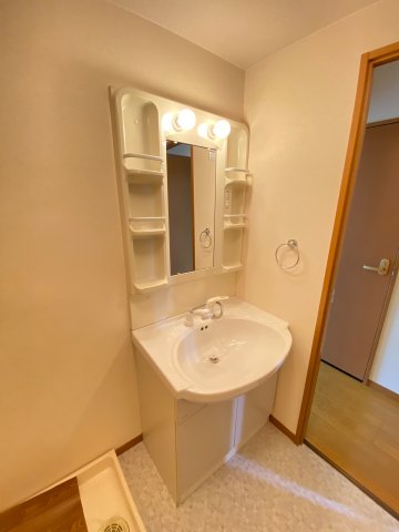 洗面設備　朝の身支度には欠かせない独立洗面化粧台