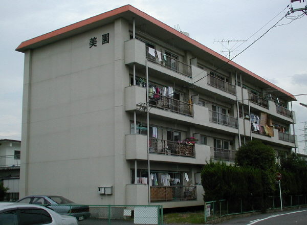 六軒屋農住団地コーポ美園の建物外観