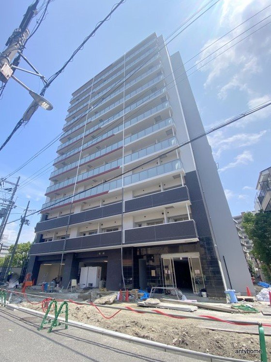 大阪市淀川区十三本町のマンションの建物外観