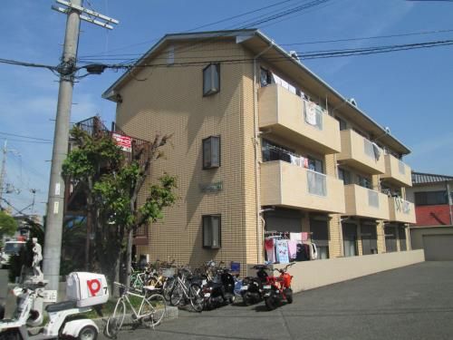 岸和田市下松町のアパートの建物外観