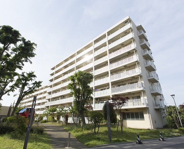 ＵＲコンフォール東鳩ヶ谷の建物外観