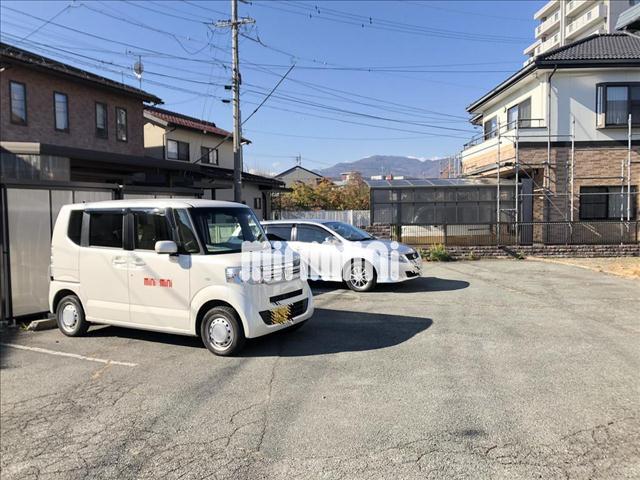 【ジュネス宮島Ｄ棟の駐車場】