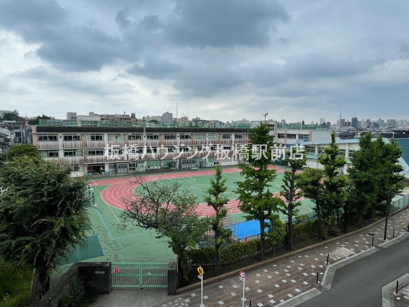 小学校　北区立西ケ原小学校（小学校）まで219m