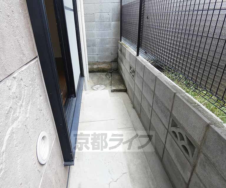 【京都市伏見区桃山羽柴長吉西町のアパートのバルコニー】