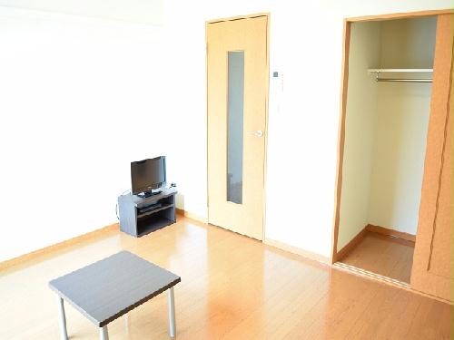 居室・リビング　一人暮らしを一から始める方にピッタリのお部屋です。