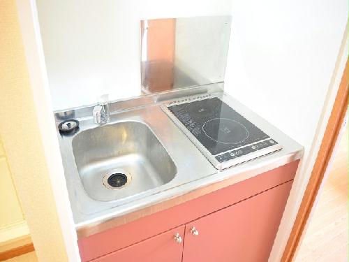 キッチン　IH式で安全に使うことが出来るようになっております。