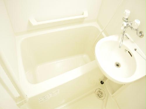 バス・シャワールーム　お風呂とトイレは別になっております。