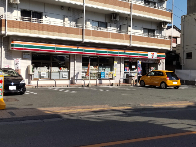 コンビニ　セブンイレブン熊本黒髪２丁目店（コンビニ）まで327m