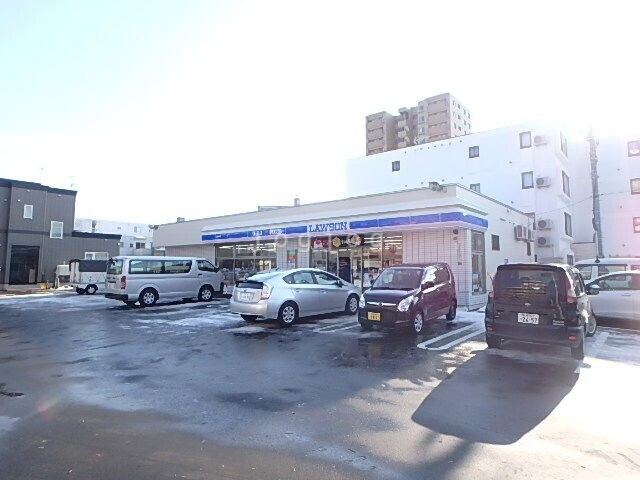 コンビニ　ローソン札幌北17東三丁目店（コンビニ）まで64m