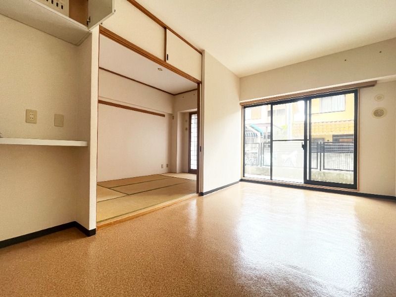 居室・リビング　※別号室の写真です。