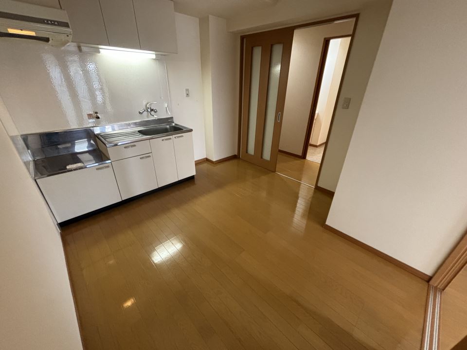 居室・リビング　７．５畳の洋室です