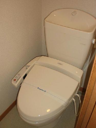 トイレ　温水洗浄便座ついてます！