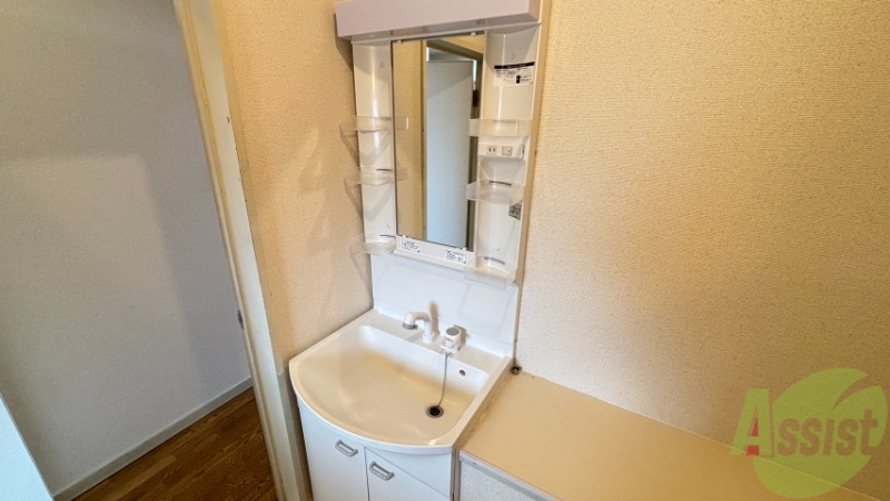 洗面設備　洗面所は独立しており、シャワー付きです！