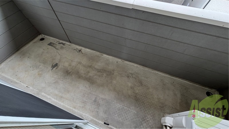 バルコニー　バルコニーは洗濯物を干すのに十分な広さがありますね。