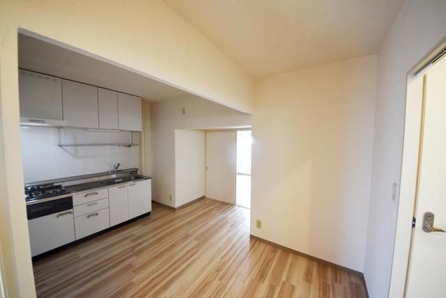 居室・リビング　★　フローリングで清掃のしやすい　★