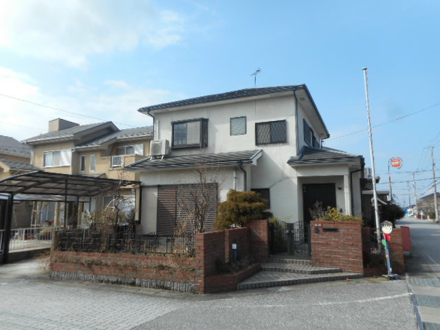 建物外観　駐車3台可能♪南東角地で日当たり通風良好♪