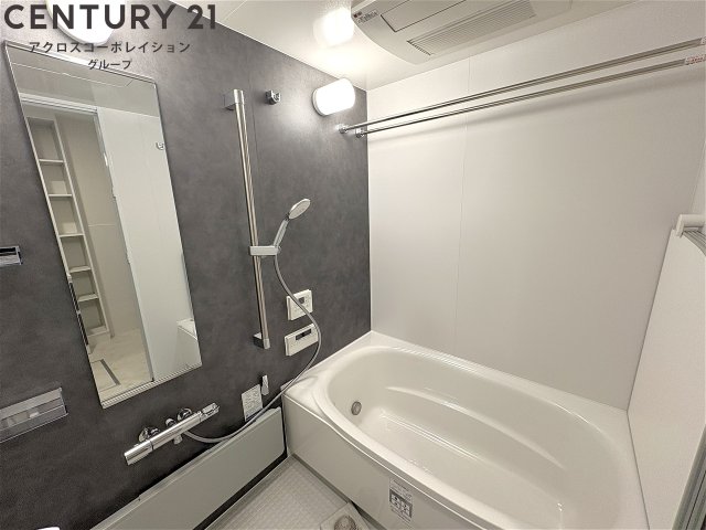 バス・シャワールーム　おしゃれな配色の浴室です！」