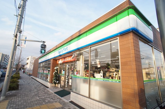 コンビニ　ファミリーマート調布仙川町一丁目店（コンビニ）まで611m