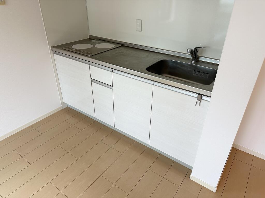 キッチン　※写真は101号室のものです