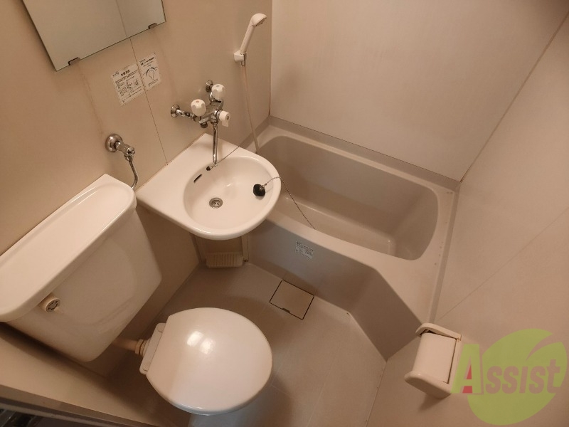 バス・シャワールーム　ユニットバスです。疲れを癒すのに欠かせませんね！