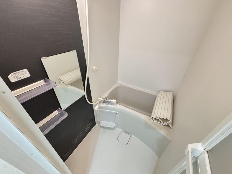バス・シャワールーム　浴室鏡付きです