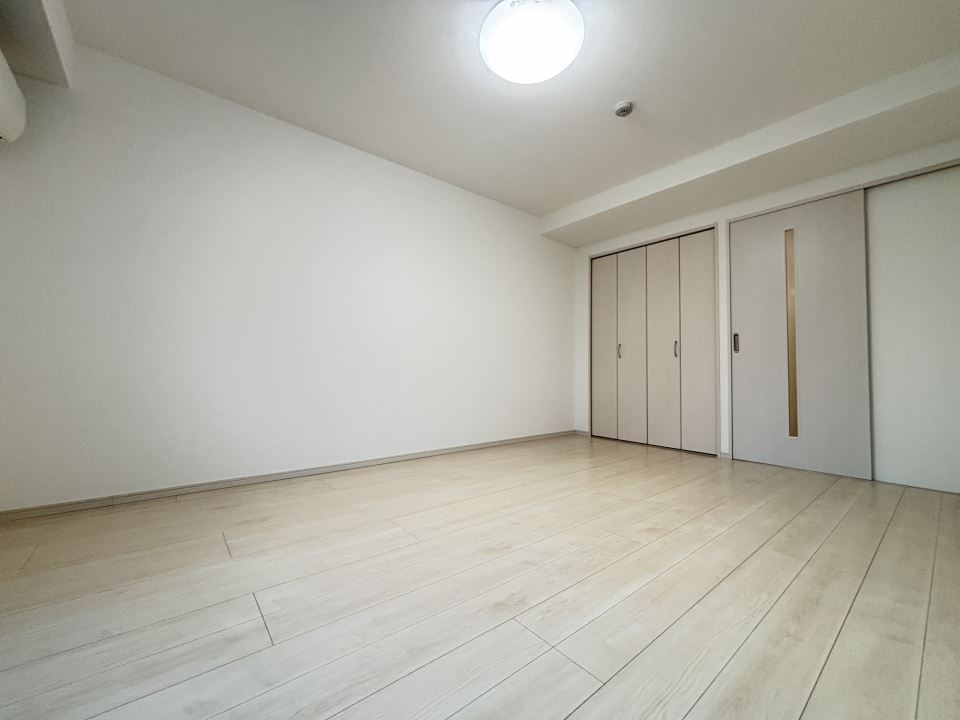 居室・リビング　１０畳の洋室です