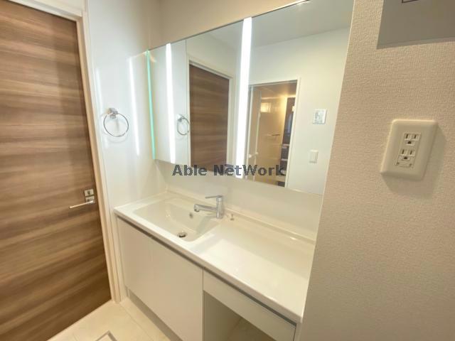 洗面設備　同型反転タイプ