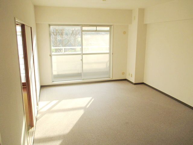 居室・リビング　★★日の差し込むお部屋★★