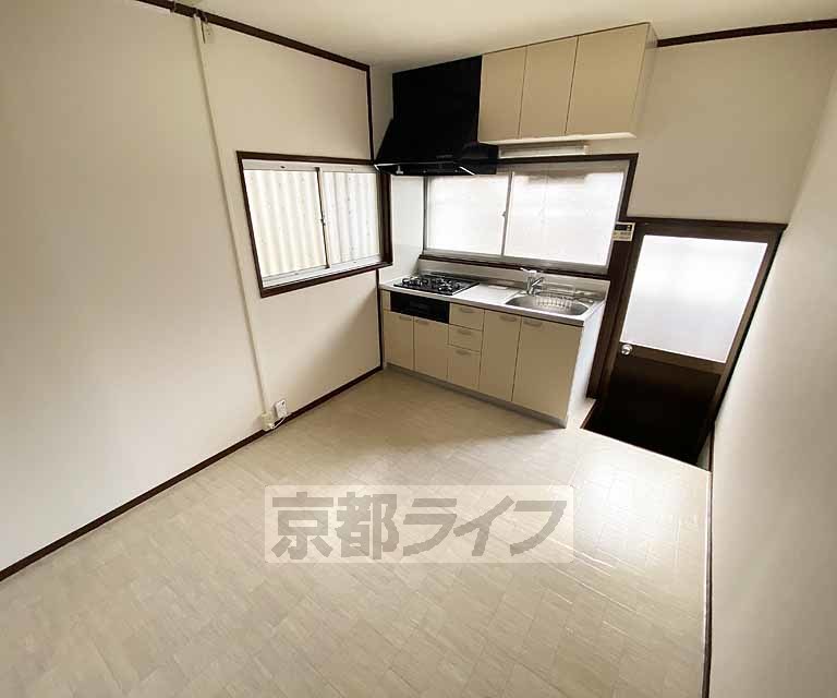 居室・リビング　落ち着いた雰囲気のお部屋です