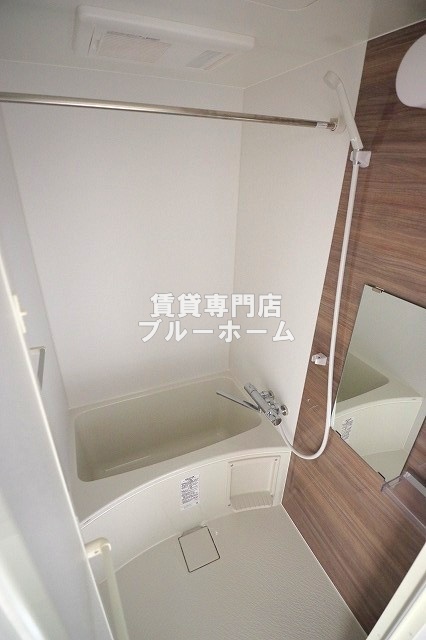 バス・シャワールーム　お風呂は浴室乾燥機付き！