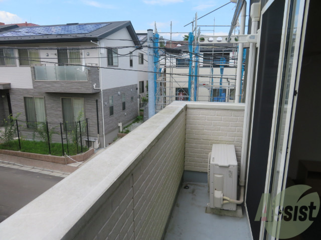 バルコニー　バルコニーはこちら、お洗濯物もはかどりそうです