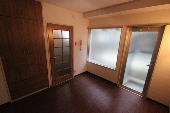 居室・リビング　※別号室の写真です