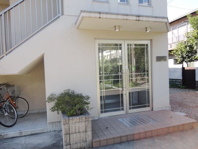 エントランス　タウンハウジング調布店まで