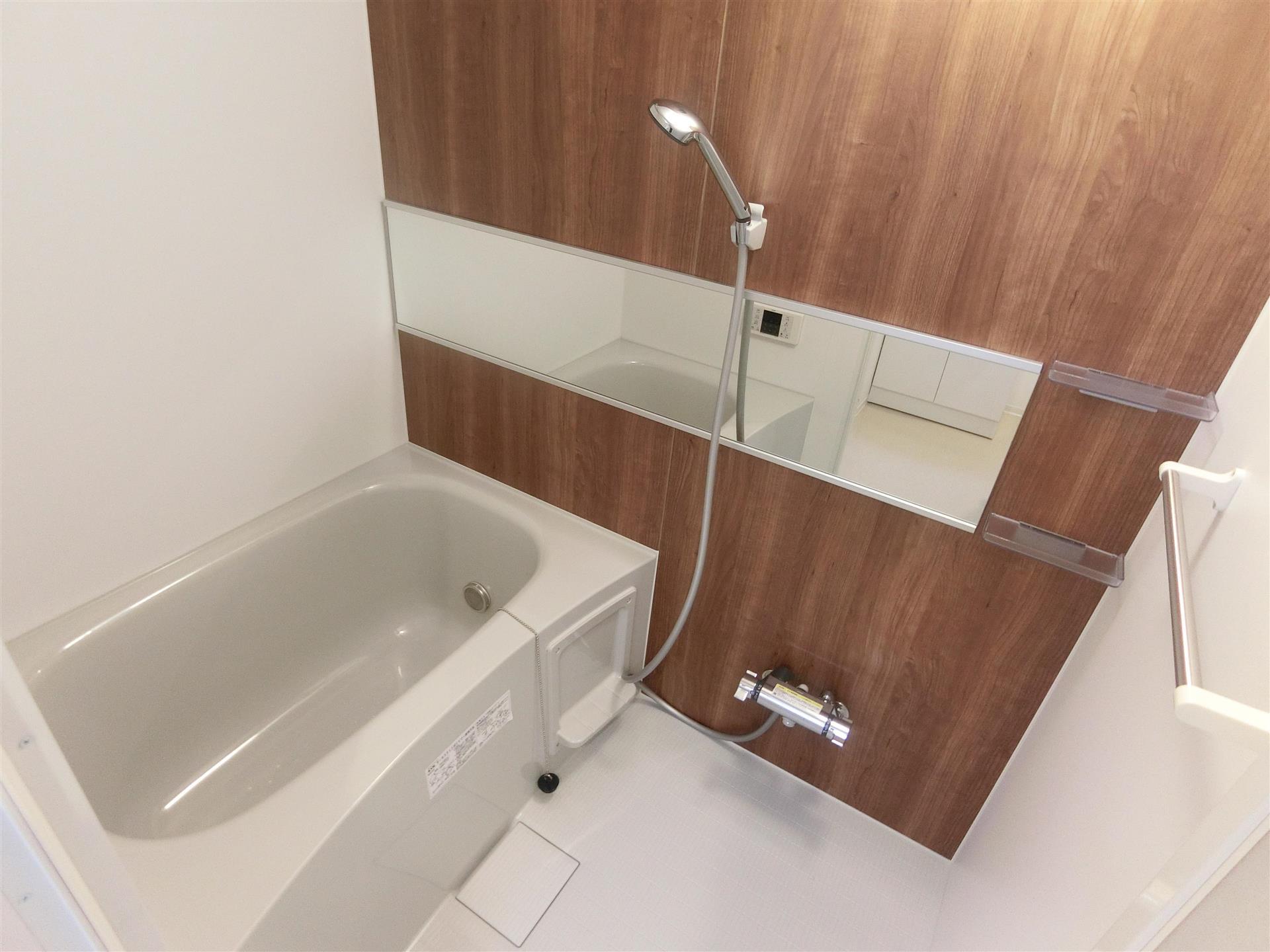 バス・シャワールーム　追い焚き機能・浴室乾燥機付きのバスルーム♪