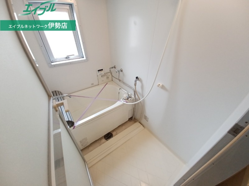 バス・シャワールーム　別部屋反転参考写真です。