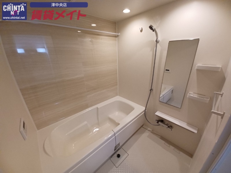 バス・シャワールーム　同型部屋写真です。