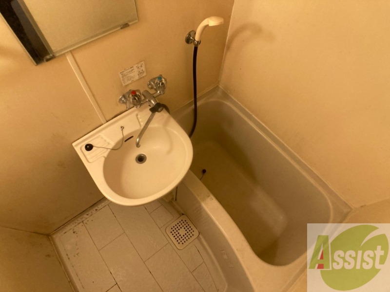 バス・シャワールーム　お風呂になります。一日の疲れを癒してくださいね。