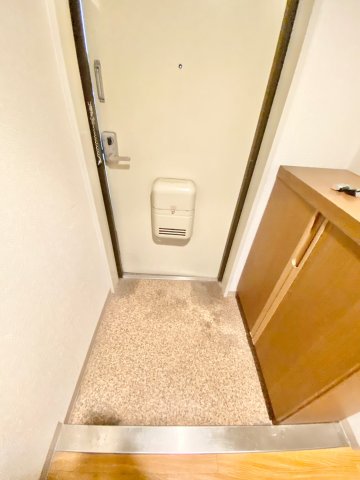 玄関　※同物件別室参考写真